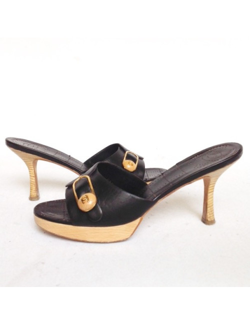 Sabots CHANEL T 39.5 cuir noir et bois clair