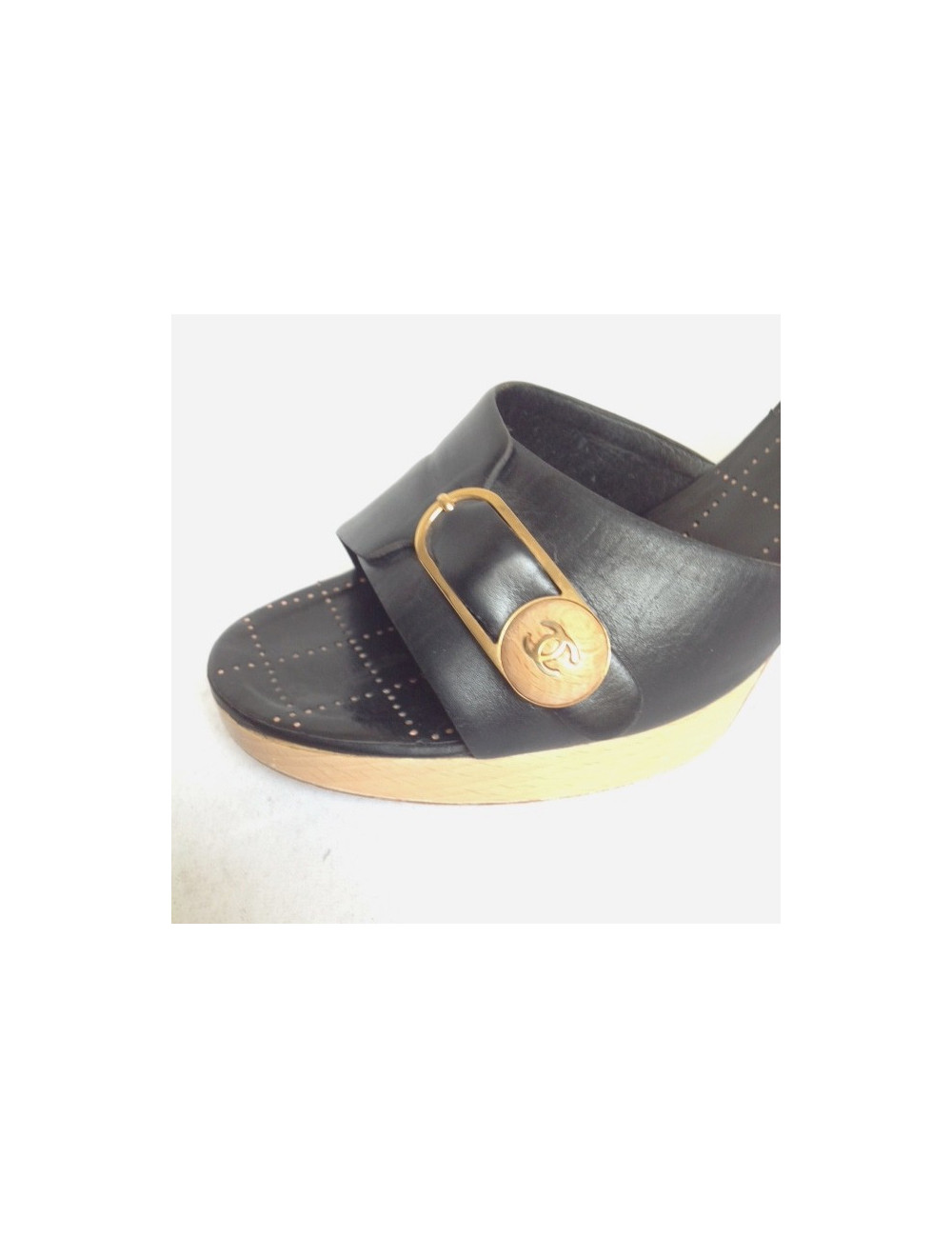 Sabots CHANEL T 39.5 cuir noir et bois clair