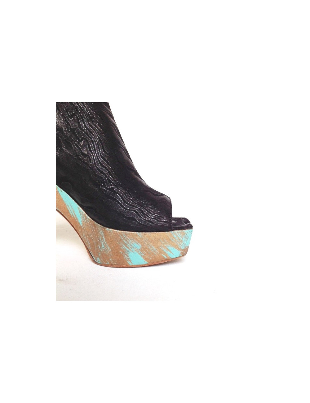 Bottines plateforme CHANEL t. 39.5  Paris Shanghai en daim noir imprimé et bois peint vert et doré      