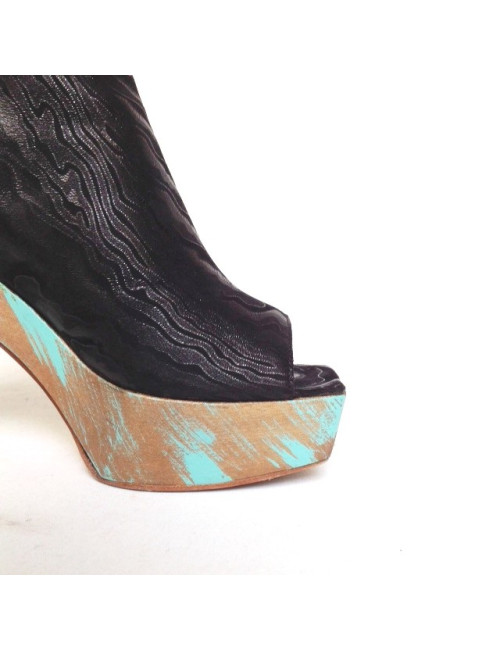CHANEL t. 39.5 Paris Shanghai boots in Black Suede platform printed and painted wood green and gold