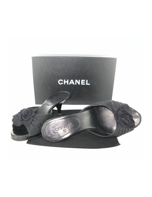 MULES NOIRES T 36 CHANEL