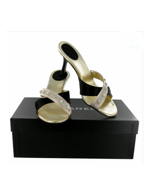 Mules Couture CHANEL T 36 in black and champagne silk rose embroidered pearls