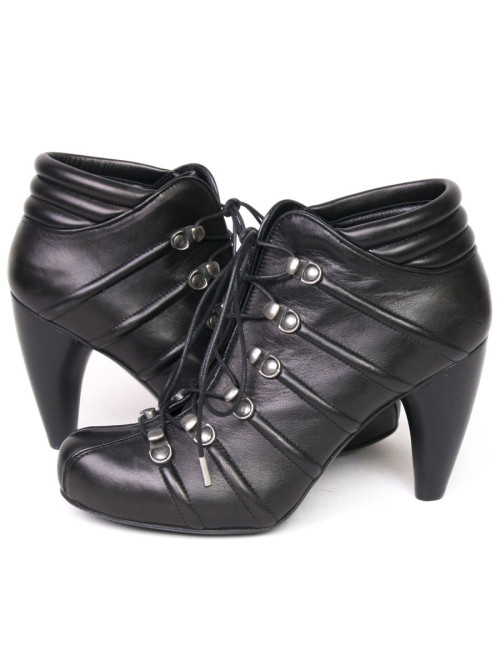 ALEXANDER MC QUEEN heeled boots in black leather size 36EU