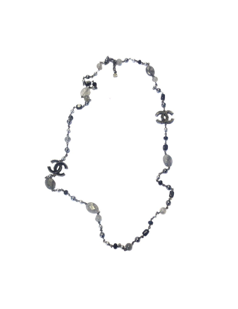 Sautoir CHANEL  ruthénium, perles acier et fumées