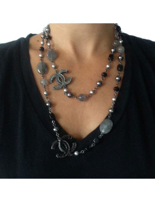 Sautoir CHANEL  ruthénium, perles acier et fumées