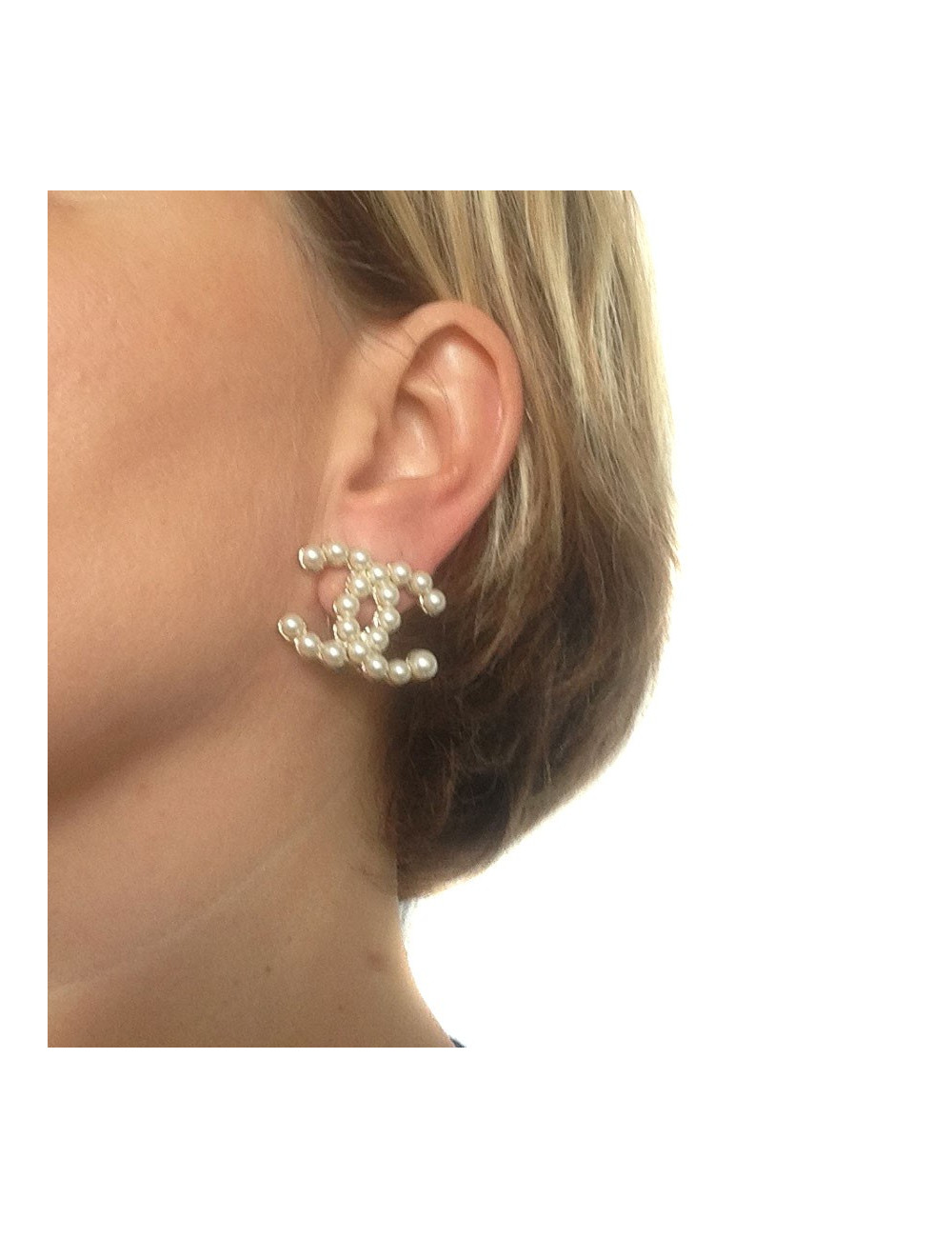 Grands clips d'oreille CHANEL CC perlés