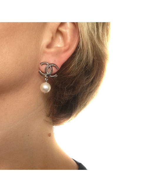 Dangling ear notched Chanel and Pearly beads nails