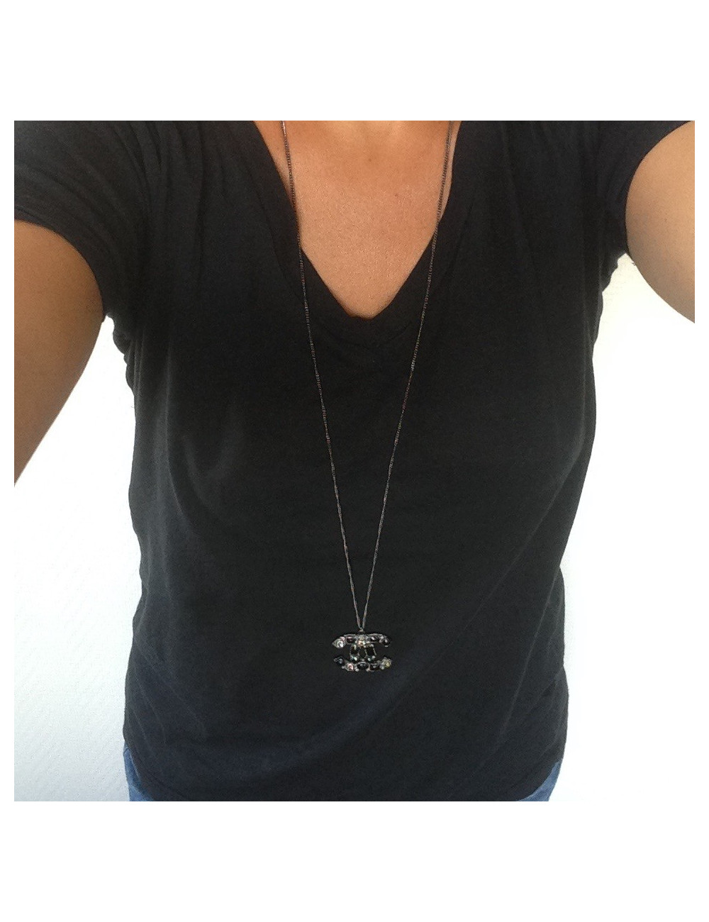 Long collier CHANEL métal argent noirci