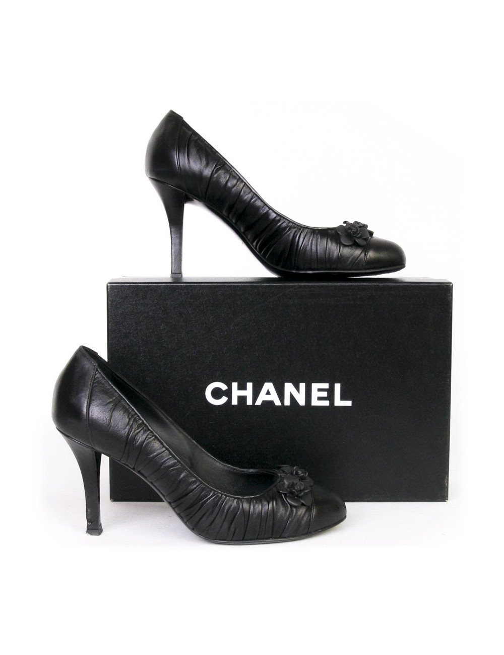 Escarpins CHANEL T 38.5 cuir d'agneau noir avec camélias
