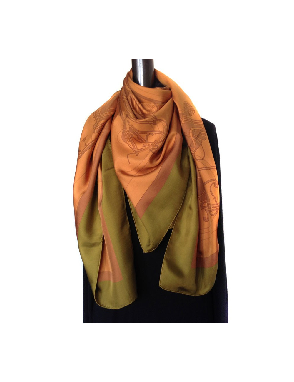 Grand châle HERMES en soie marron et bordure kaki