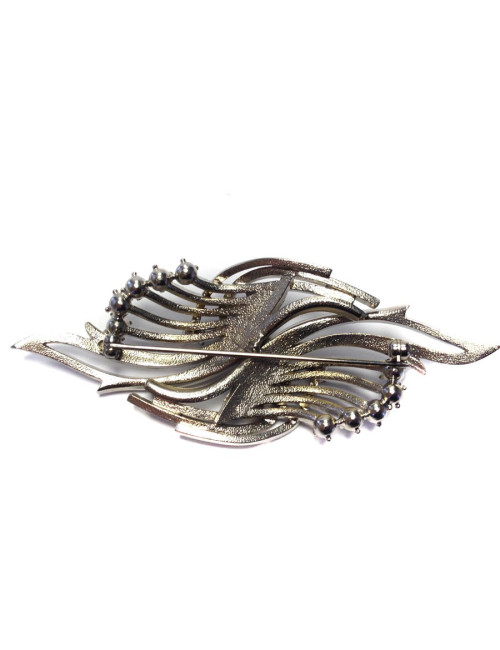 Spindle shiny silver stitching