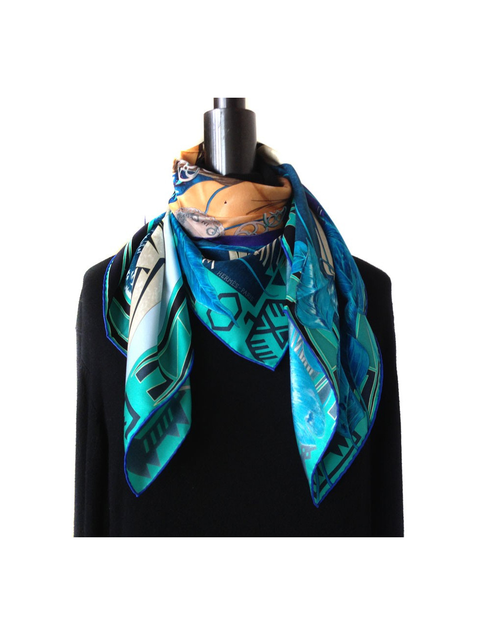 Carré HERMES "WA'KO NI" princesse indienne en soie bleue