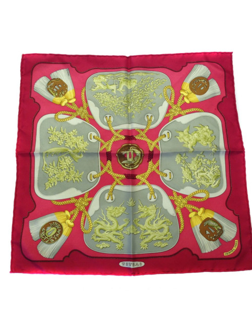 Carré HERMES "Tsubas" en soie rose