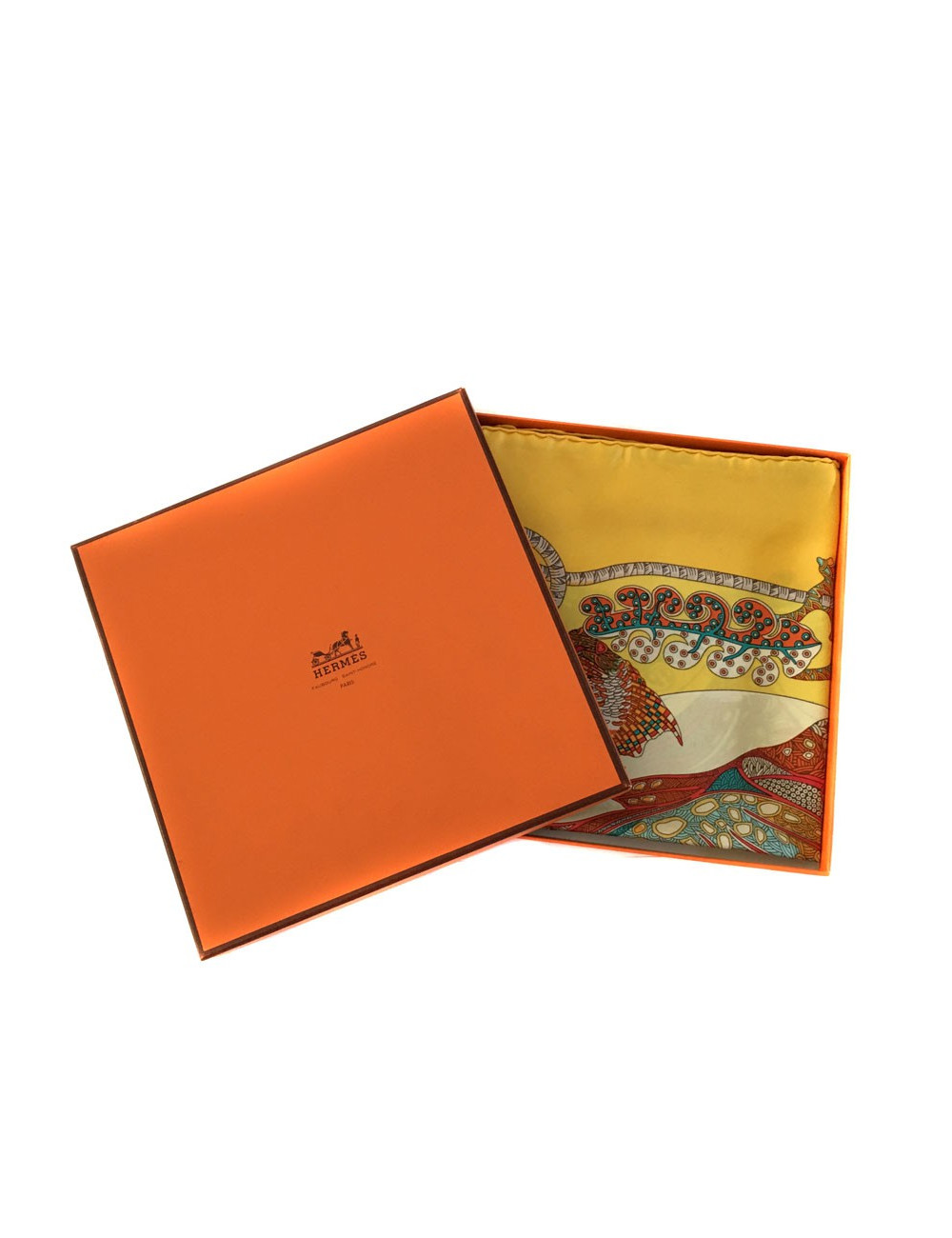 Carré HERMES "Grands Fonds" en soie jaune