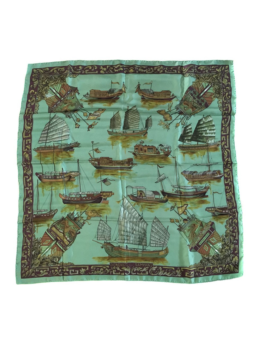 Carré HERMES "Jonques et Sampans" en soie verte