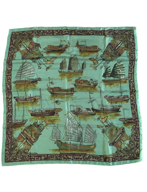 Carré HERMES "Jonques et Sampans" en soie verte