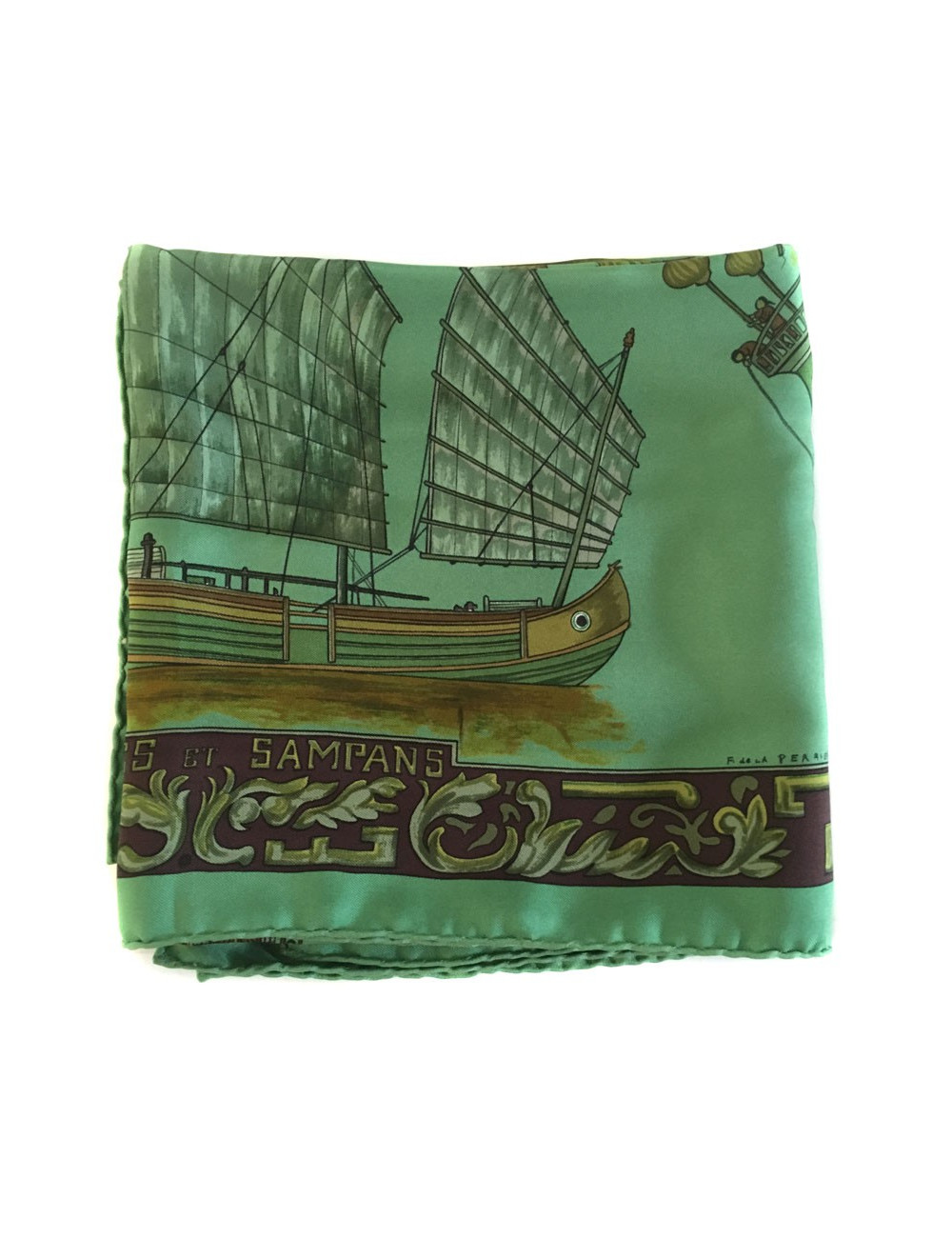 Carré HERMES "Jonques et Sampans" en soie verte