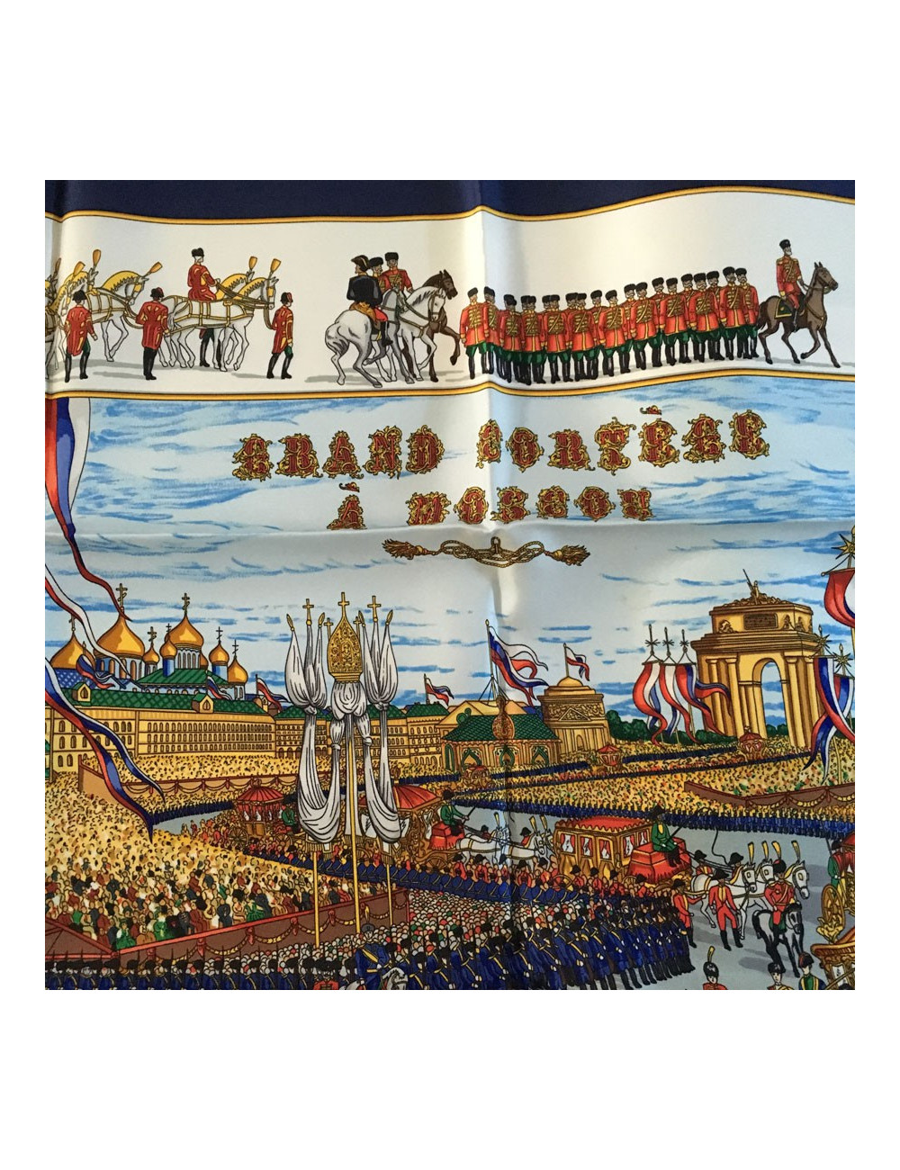 Carré HERMES "Grand cortège à Moscou" en soie bleu
