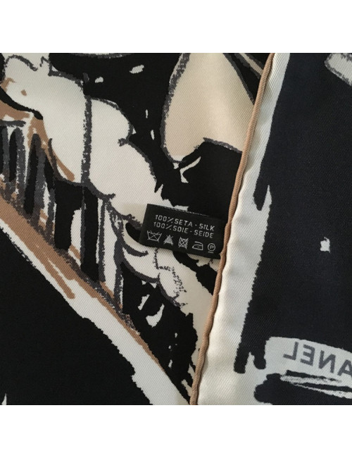 Foulard CHANEL "Paris" en soie beige et noir