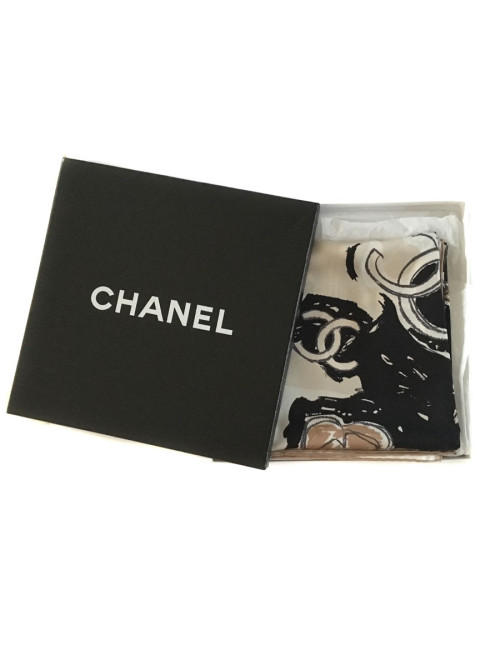 Foulard CHANEL "Paris" en soie beige et noir