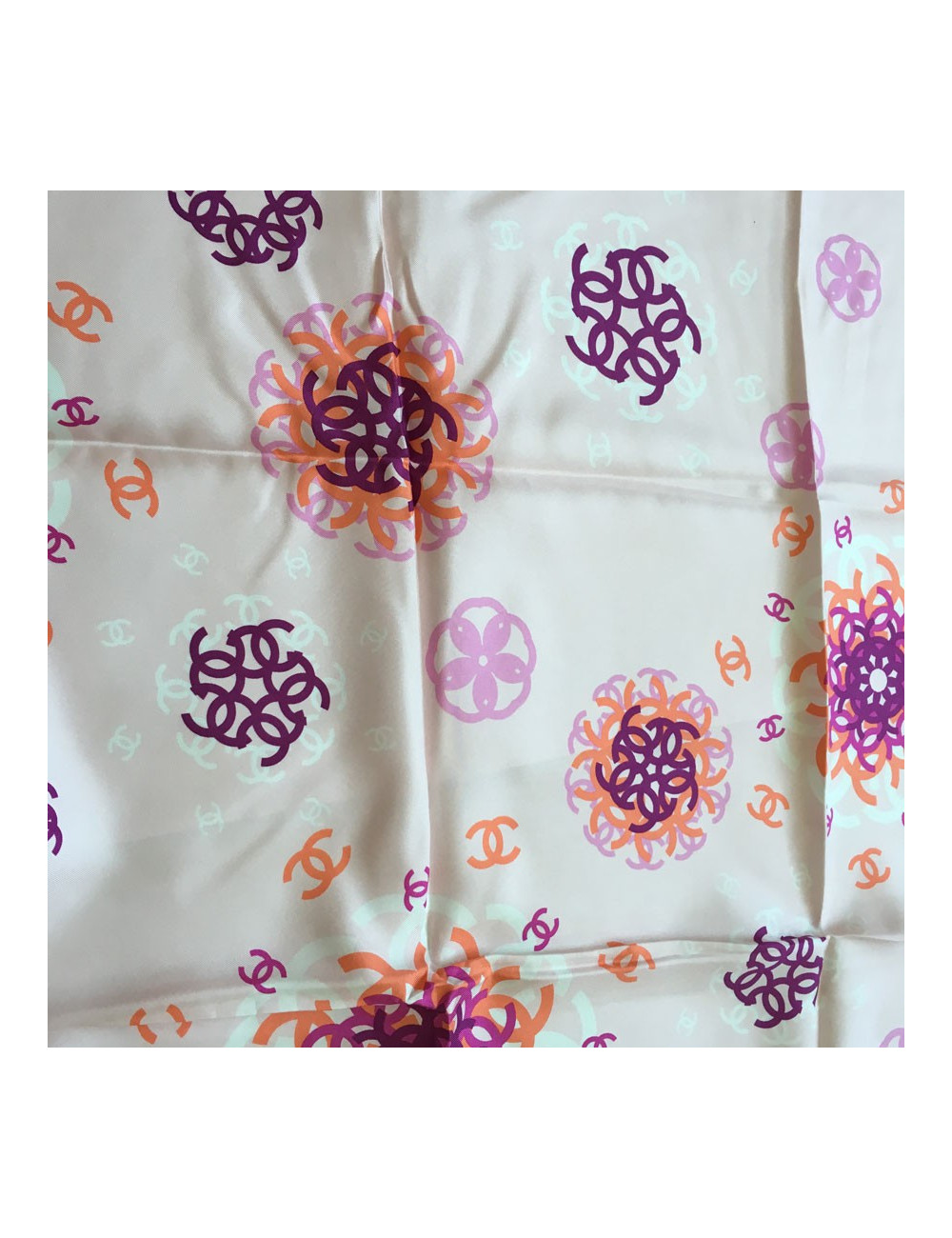  CHANEL scarf in light and dark pink silk