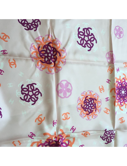 Foulard CHANEL en soie rose clair et rose foncé