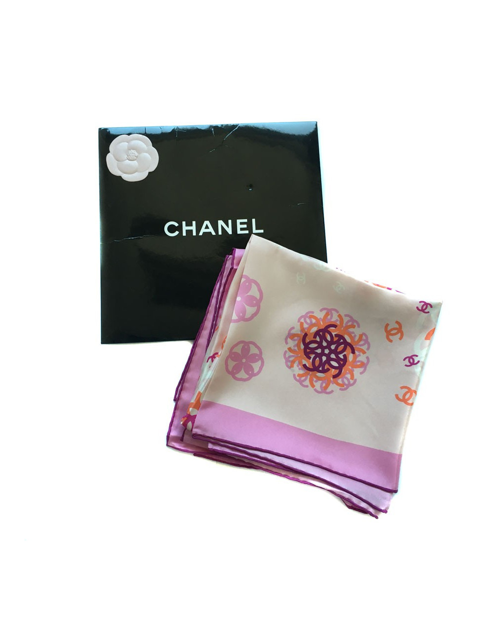 Foulard CHANEL en soie rose clair et rose foncé