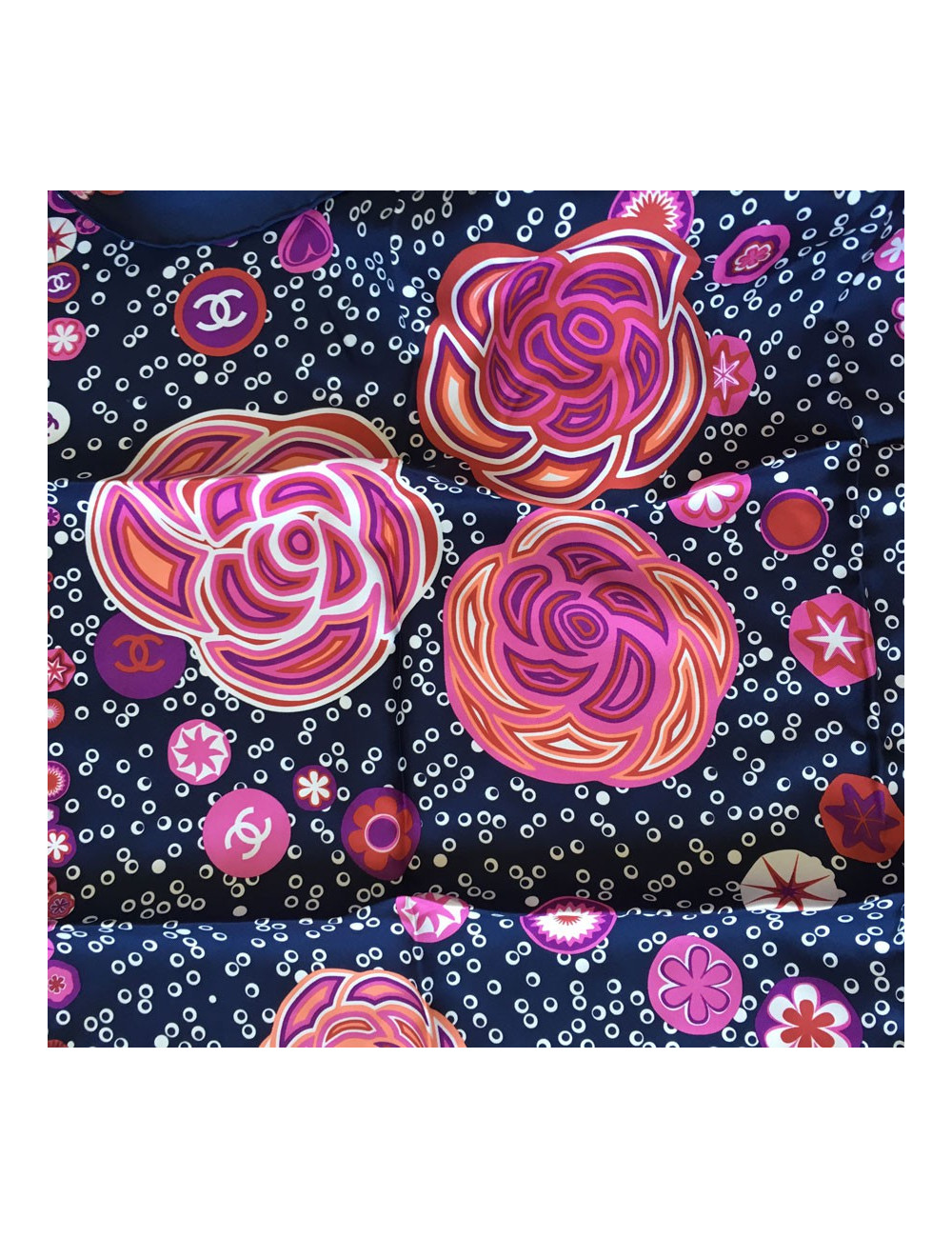 Foulard CHANEL en soie bleu foncé