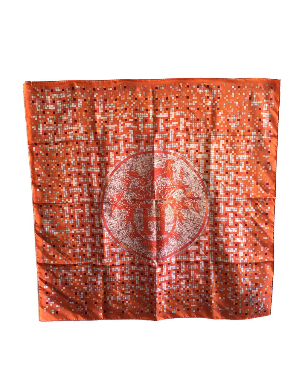 Carré HERMES "Mosaïque au 24" en soie orange