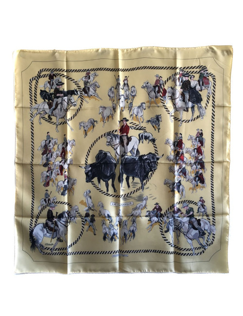 Carré HERMES "La Camargue" en soie jaune pâle