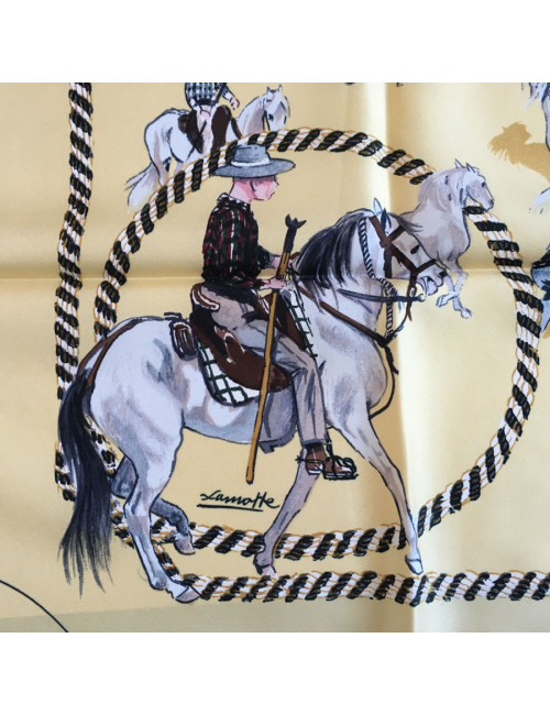 Carré HERMES "La Camargue" en soie jaune pâle