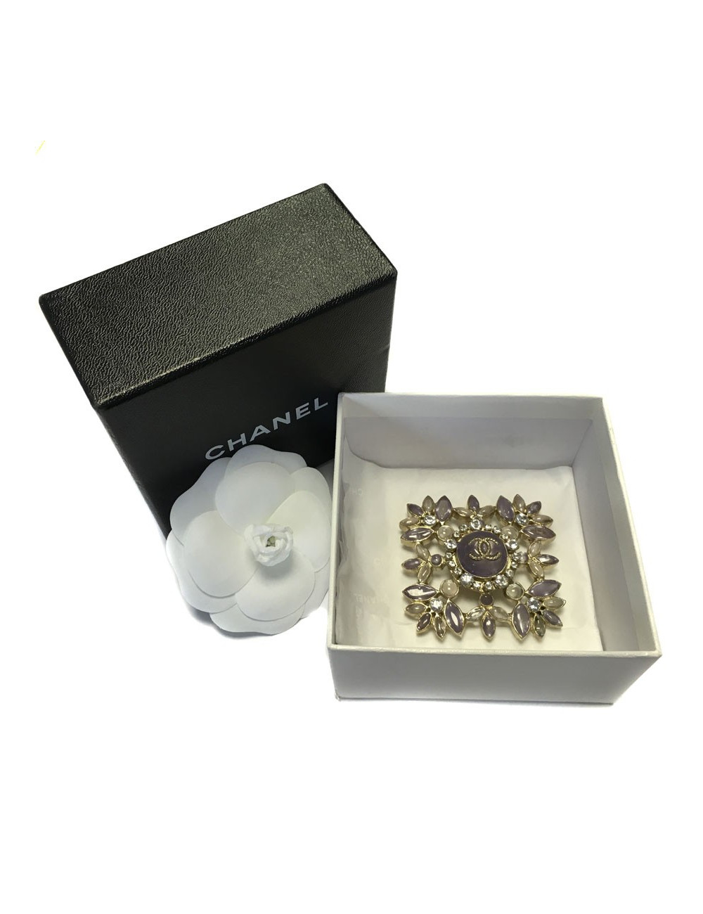 Broche CHANEL mauve en pâte de verre et métal doré