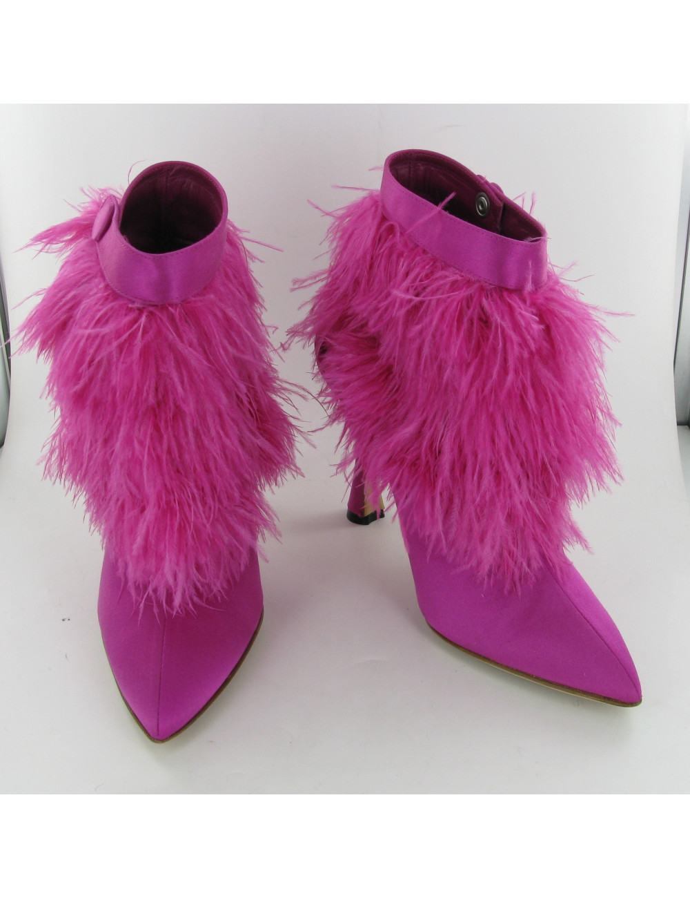 Escarpins satin et plumes rose MANOLO BLAHNIK