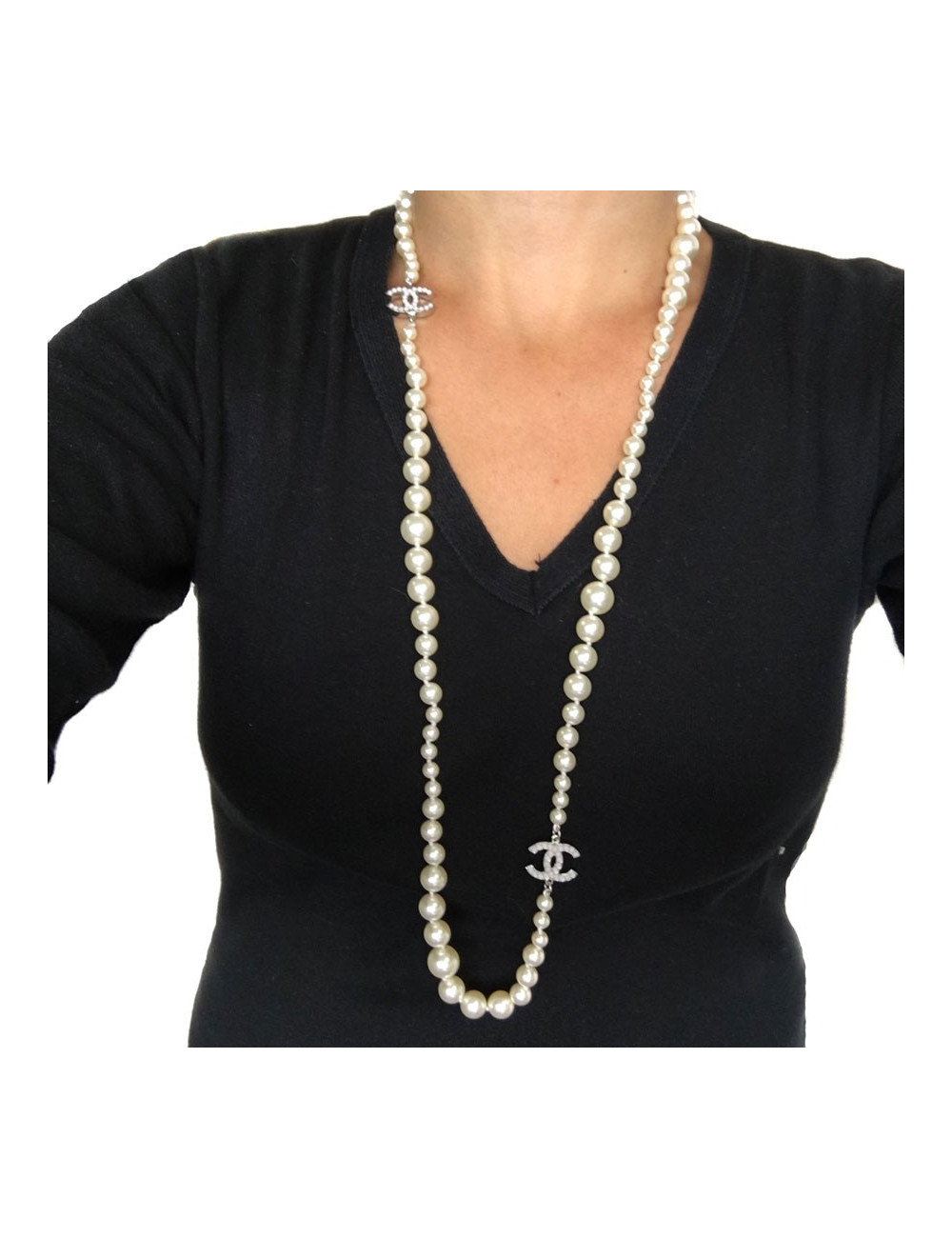 Sautoir CHANEL en perles nacrées