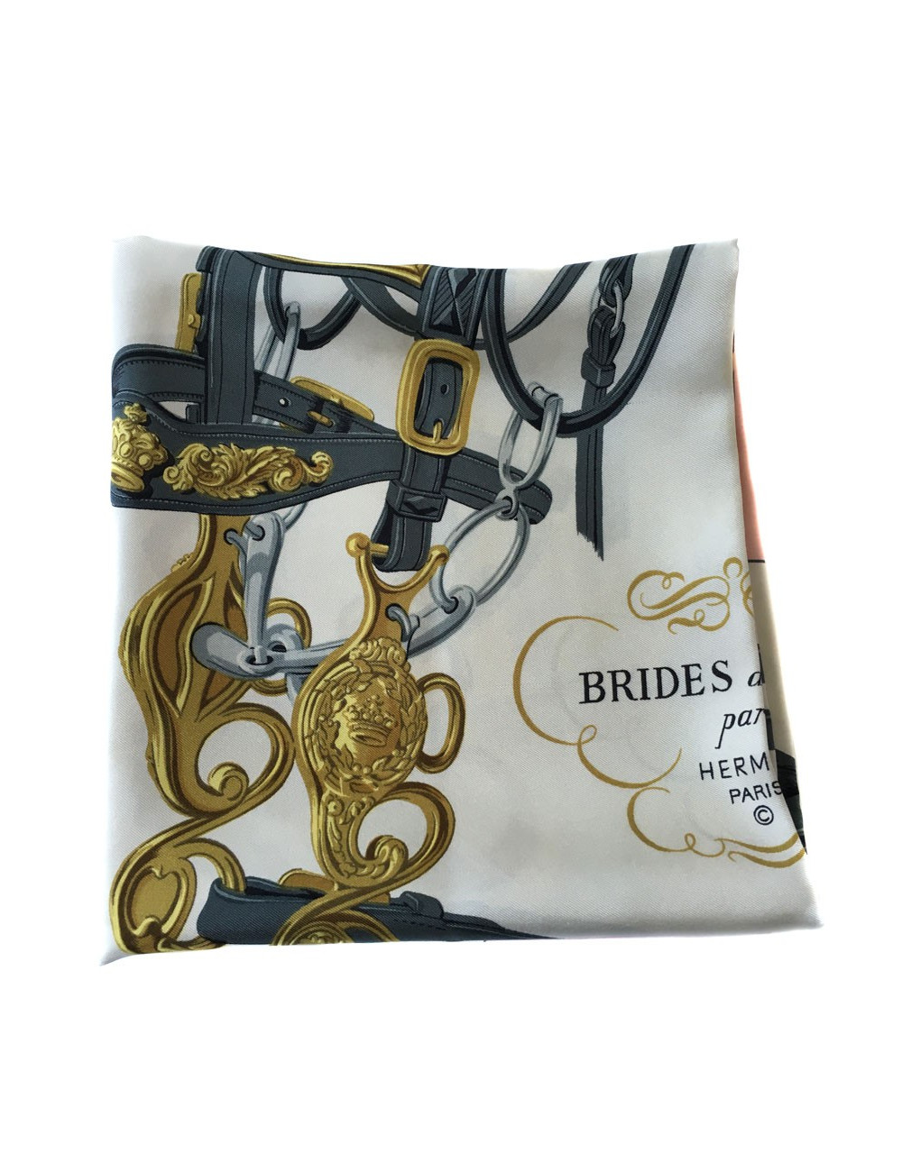 Carré HERMES "Brides de Gala" en soie ivoire, rose et gris