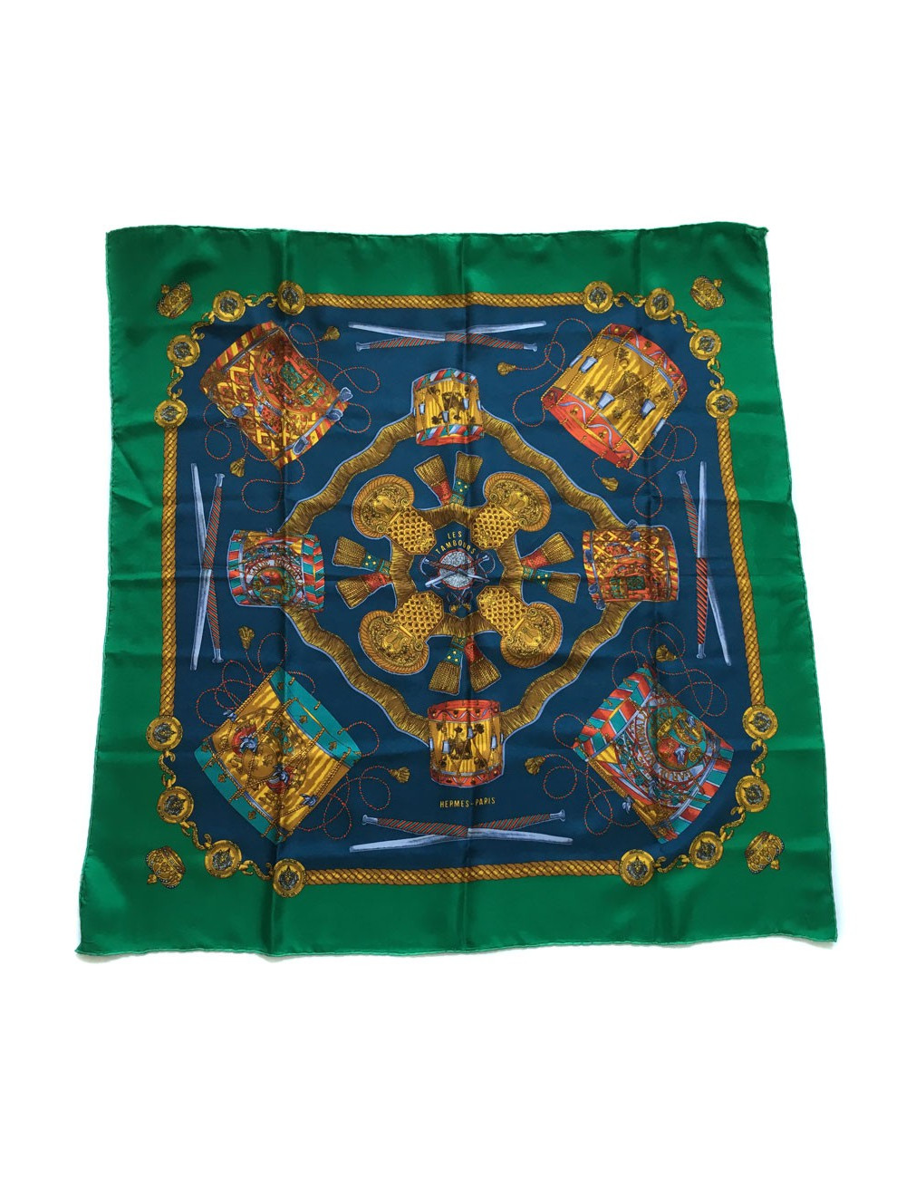 Carré HERMES "Les Tambours" en soie bleu, or et vert