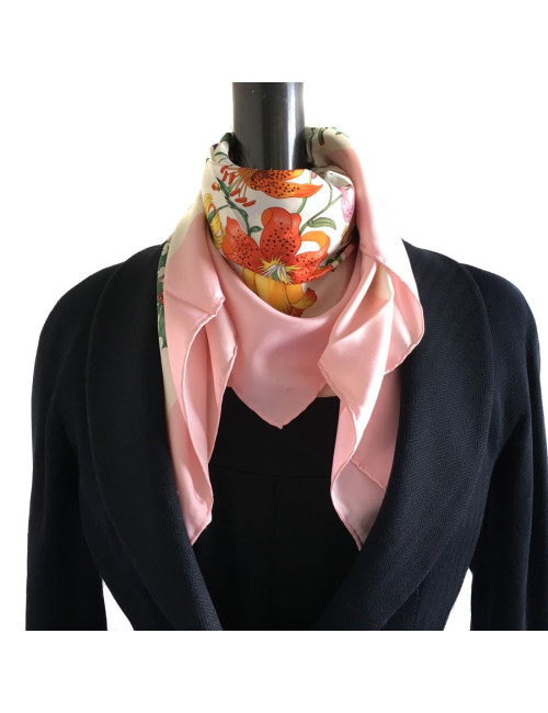 XXX Foulard GUCCI en soie rose