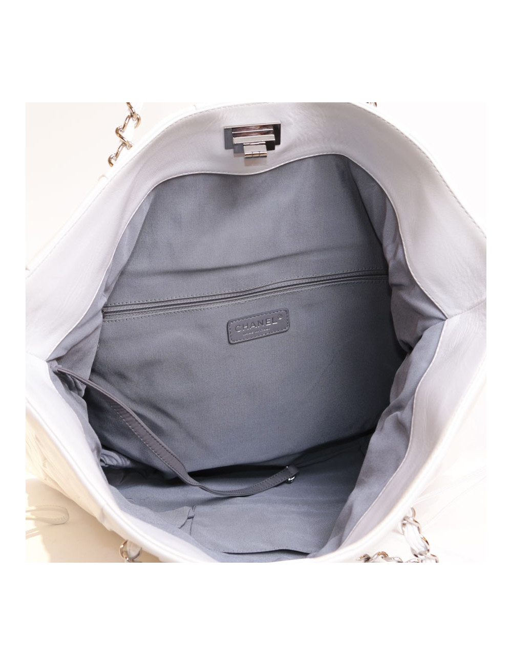 CHANEL tote bag in white leather