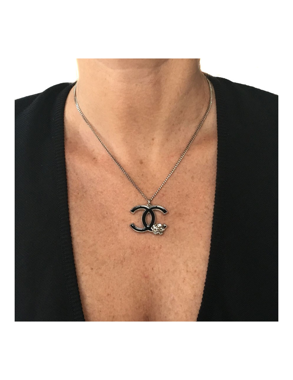 Collier CC CHANEL en métal argenté 