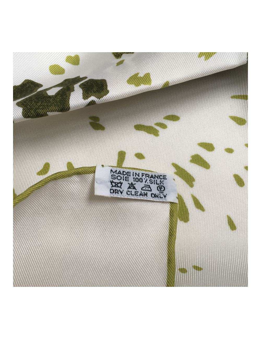 Square three leaves Hermes silk white and green