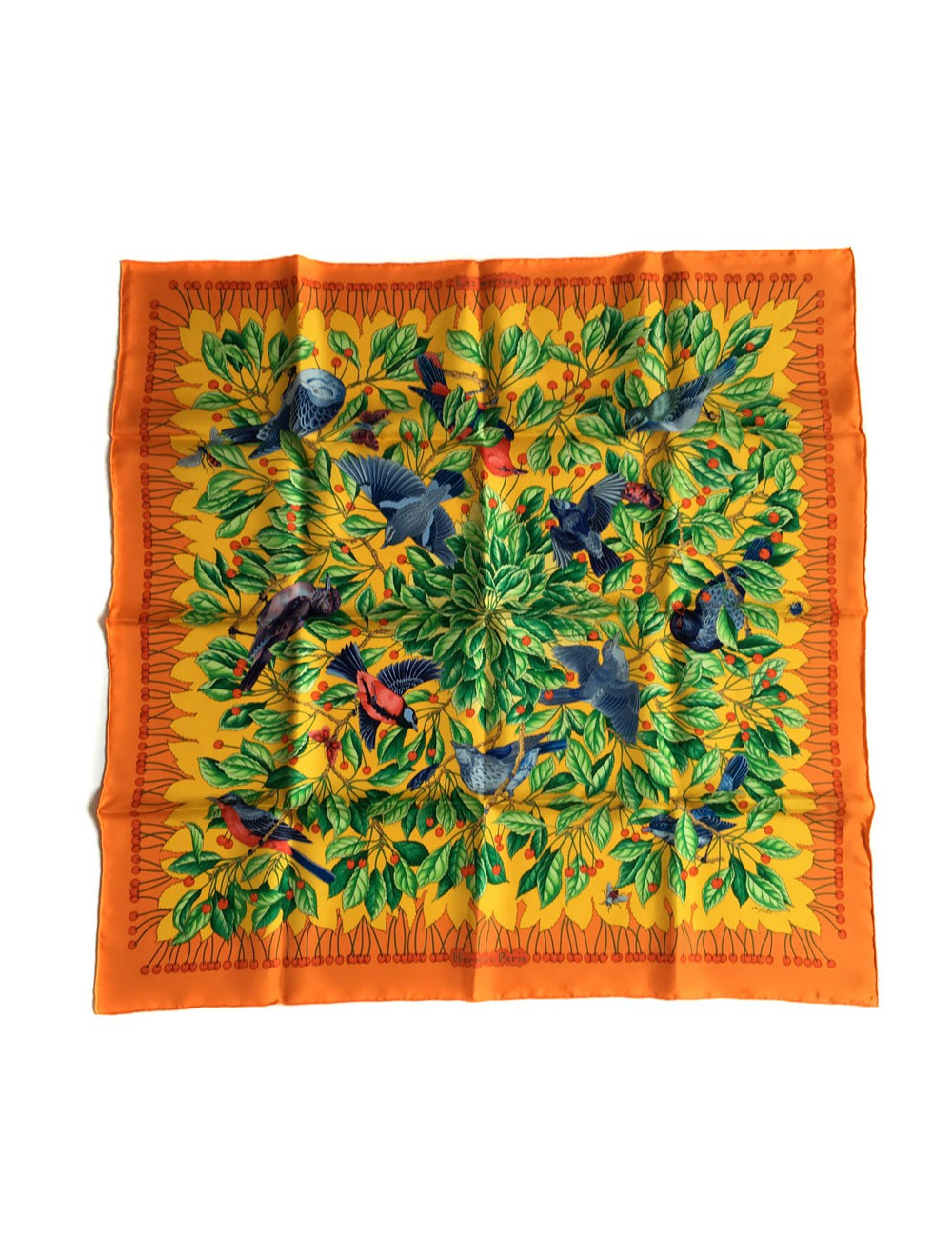 Carré HERMES "Les Merises" en soie orange