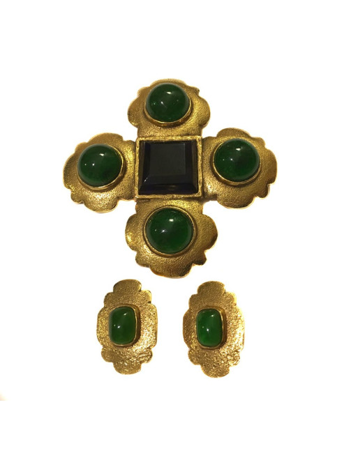 Adornment CHANEL brooch and earrings Vintage