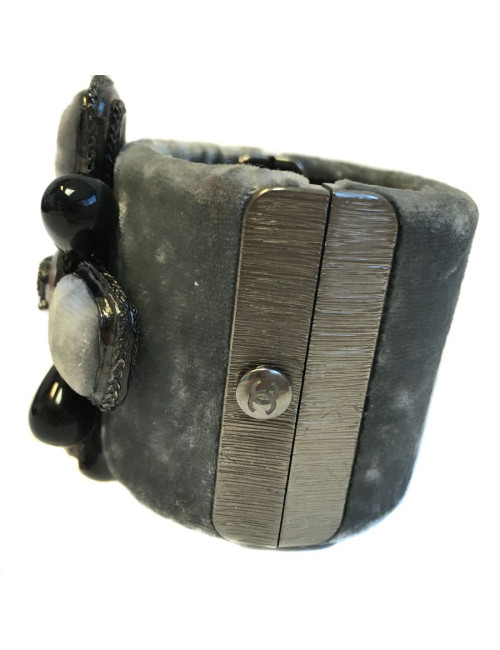 Manchette CHANEL velours gris et pâte de verre