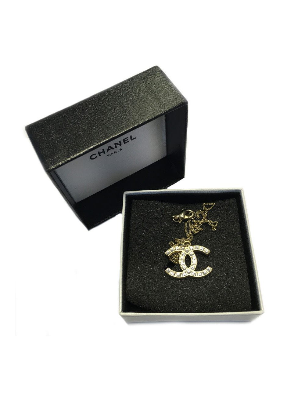 Collier CHANEL avec pendentif  double C en strass 