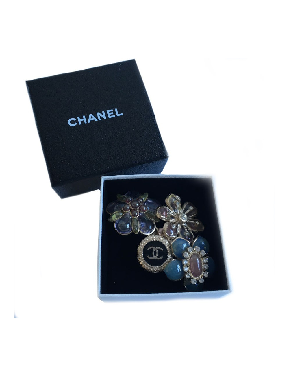 Broche Couture CHANEL en pâte de verre