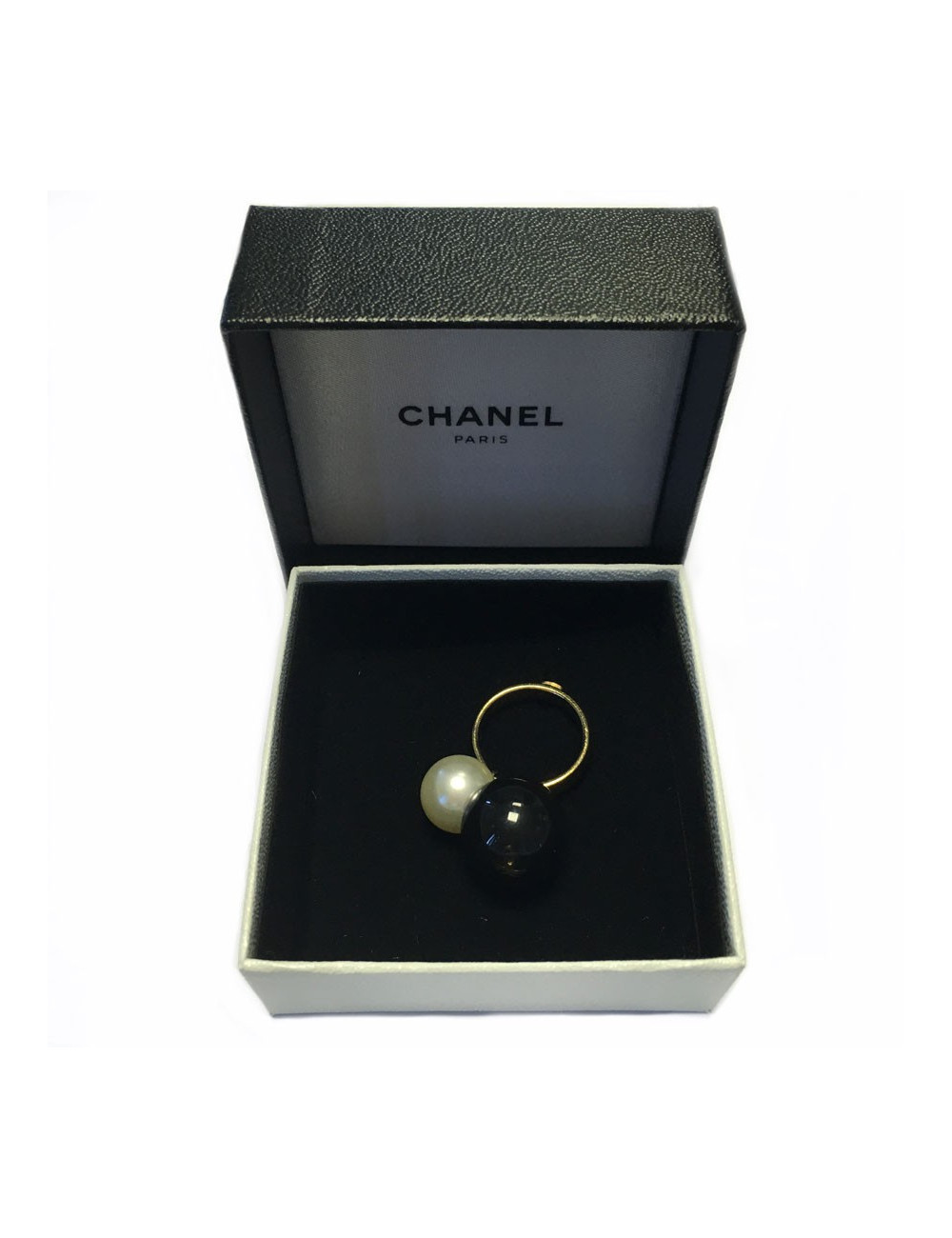 Bague CHANEL T 53,5  perles noires et blanches