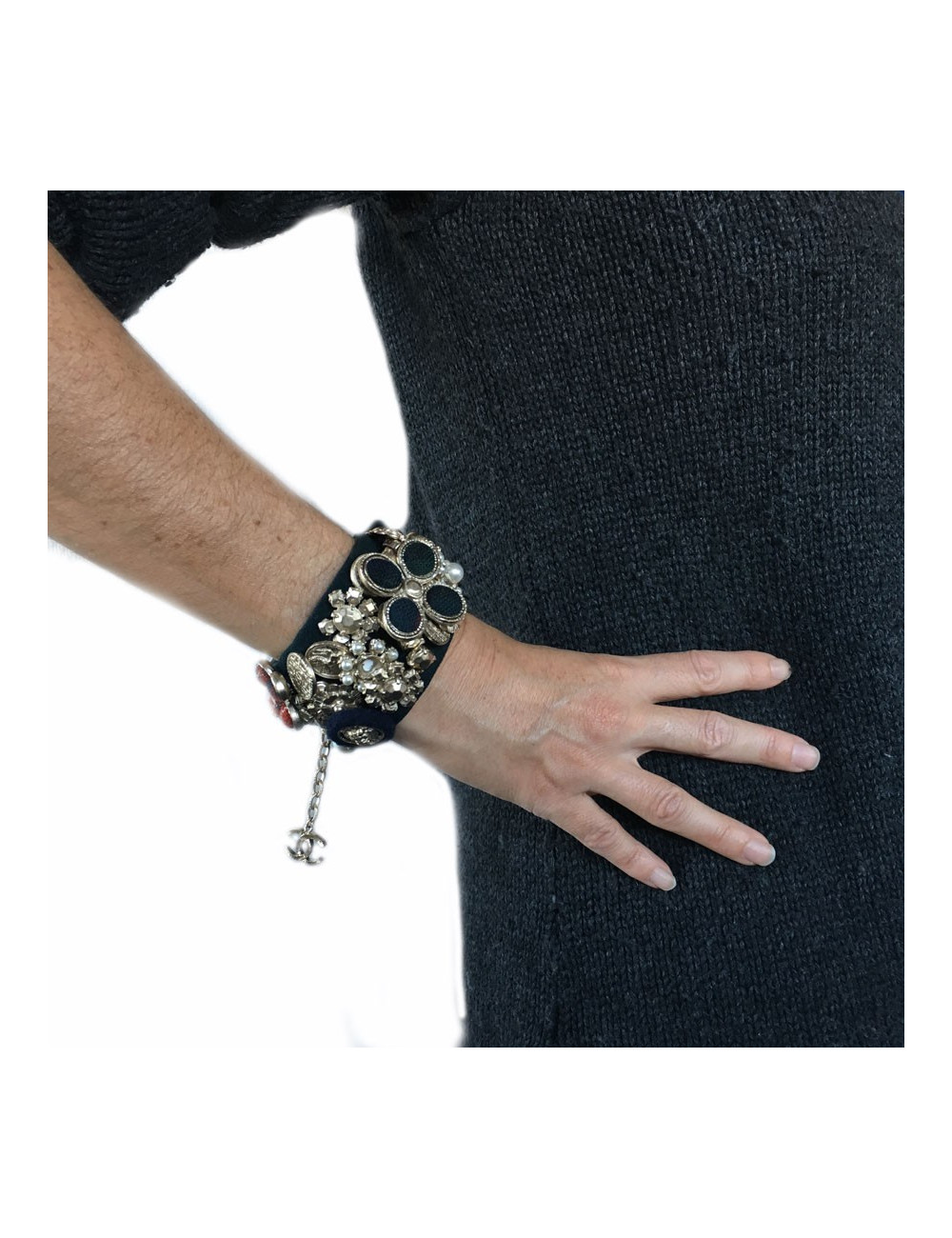 CHANEL cuff "Paris-Edinburgh" in leather and failure of blue velvet Navy