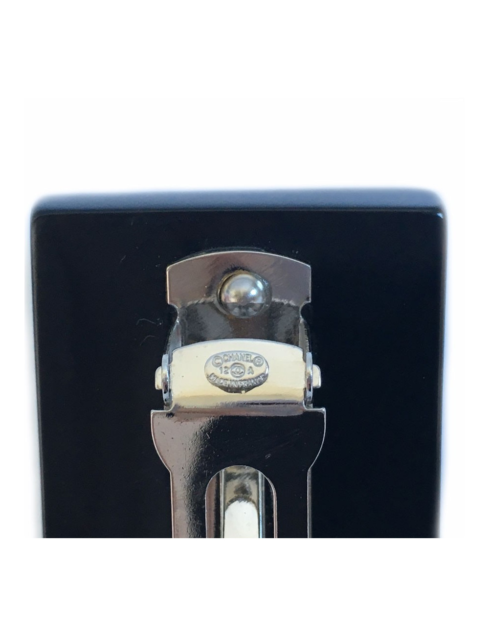 To inclusion of CC CHANEL silver hair Barrette