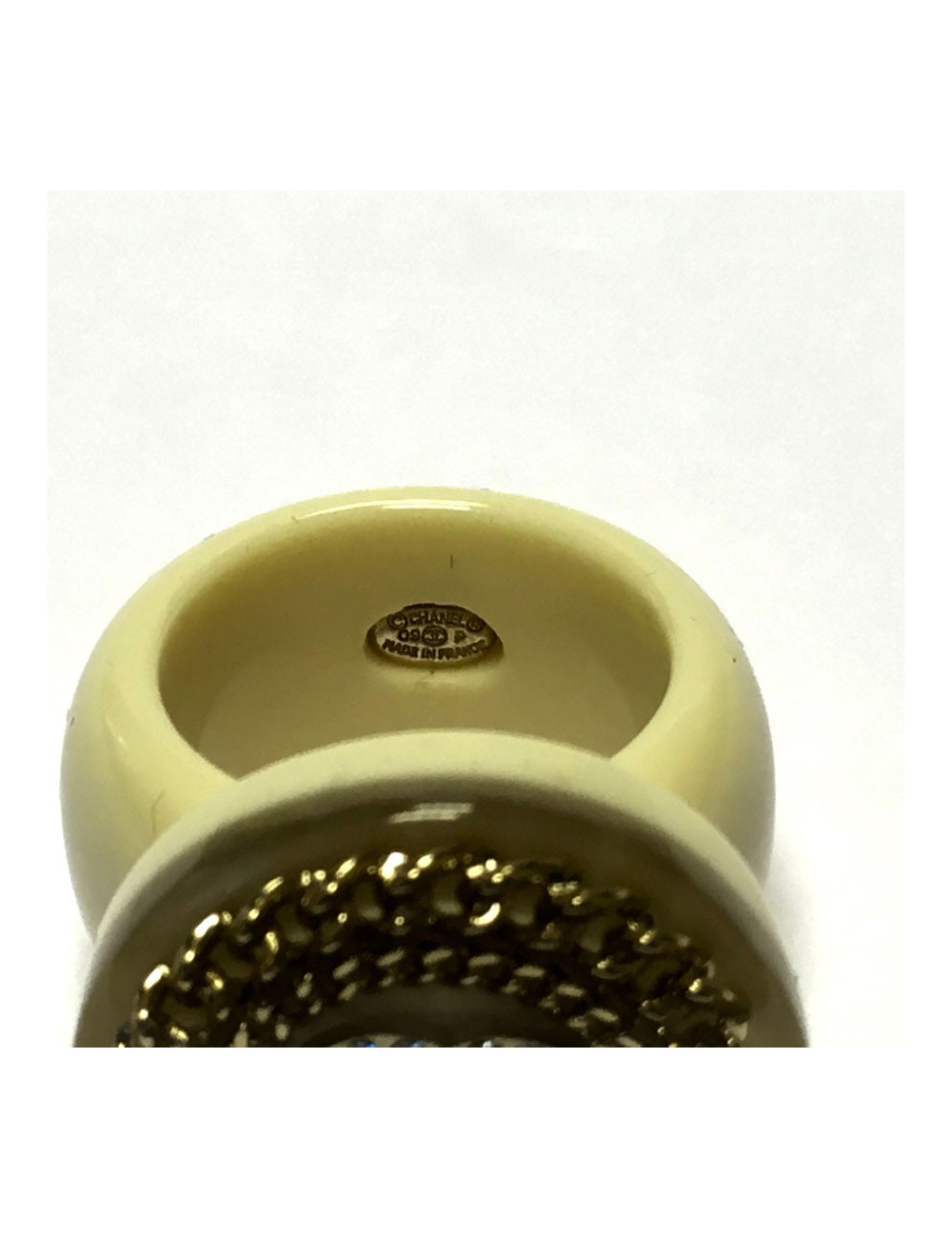 Bague CHANEL T53  crème avec inclusions de chaînes et CC en strass