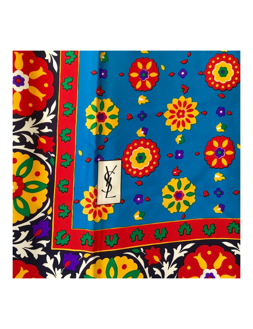 Carré de soie YVES SAINT LAURENT vintage